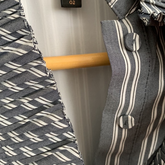 BCBG dress. Ruffle collar. Pleated skirt with pockets. - Picture 4 of 7